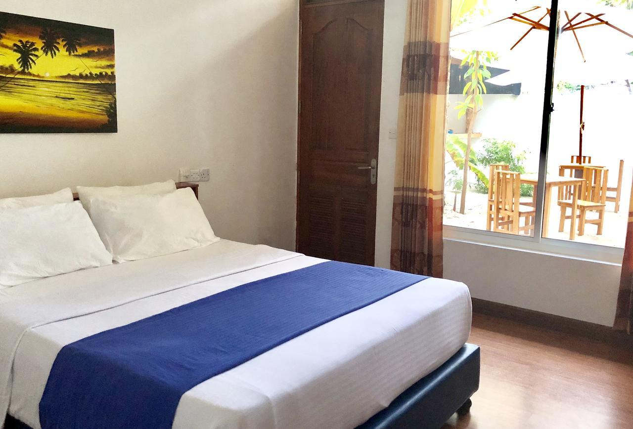 Holiday Mathiveri Inn Екстериор снимка