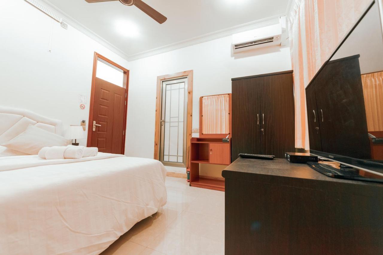 Holiday Mathiveri Inn Екстериор снимка