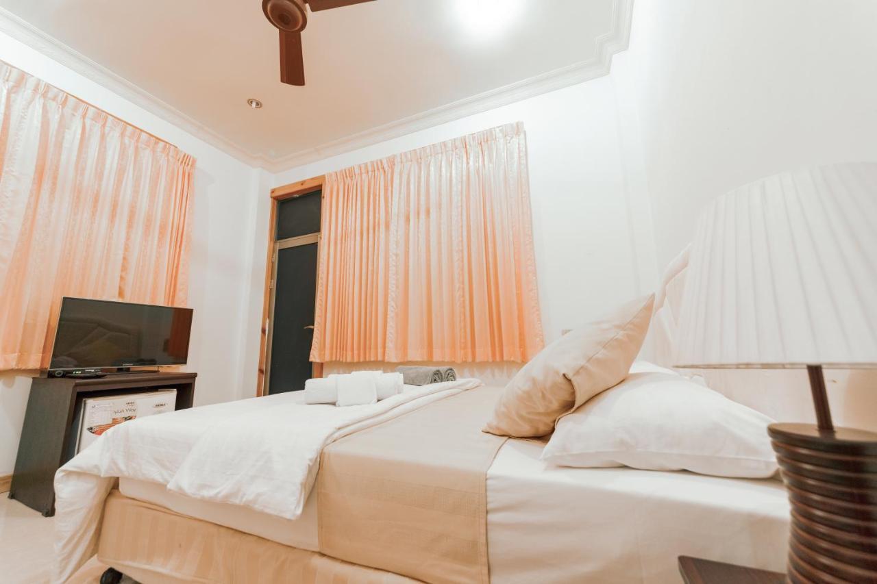 Holiday Mathiveri Inn Екстериор снимка