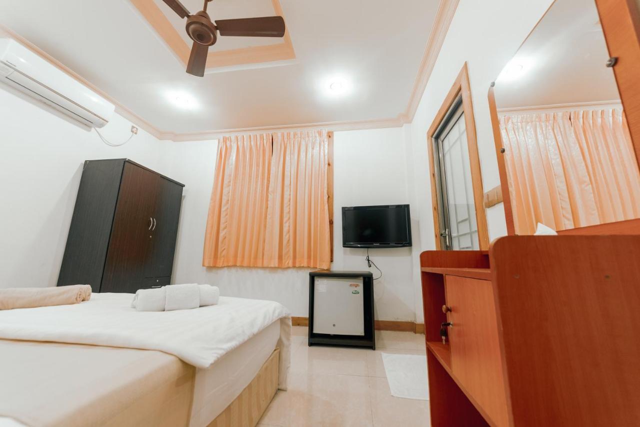 Holiday Mathiveri Inn Екстериор снимка